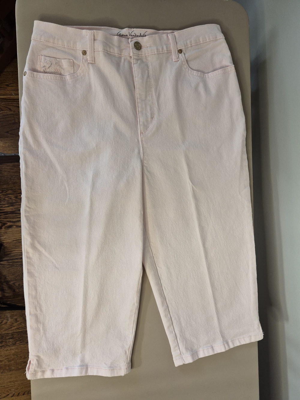 Gloria Vanderbilt Amanda Pale Pink Capri Jeans Size 12 Embellished Stretch Denim